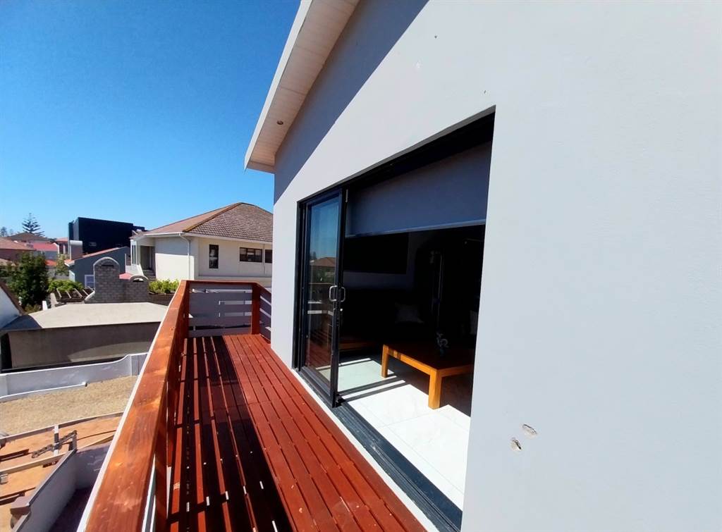 2 Bed Apartment in Port Owen photo number 11