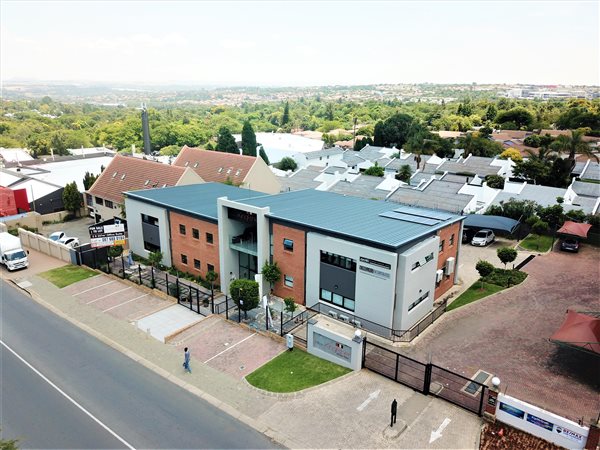 236  m² Commercial space