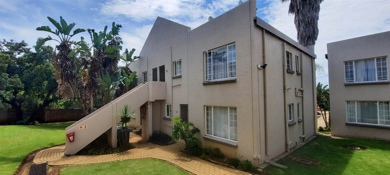 2 Bed Apartment in Garsfontein photo number 1