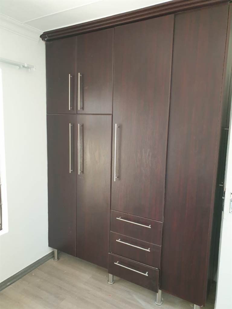 3 Bed House in Kwanonqaba photo number 11
