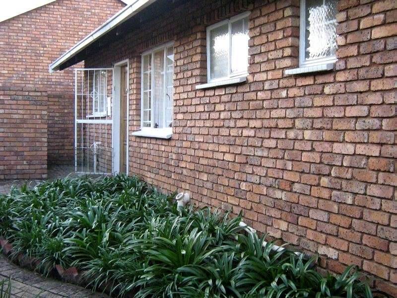 3 Bed Townhouse in Garsfontein photo number 1