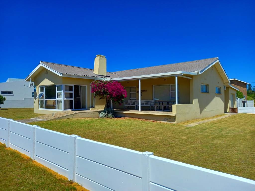 4 Bed House in Struisbaai photo number 7