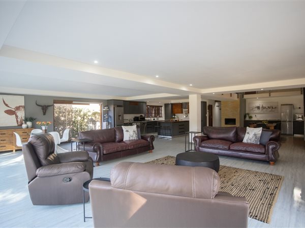 6 Bedroom House 6 Bedroom House