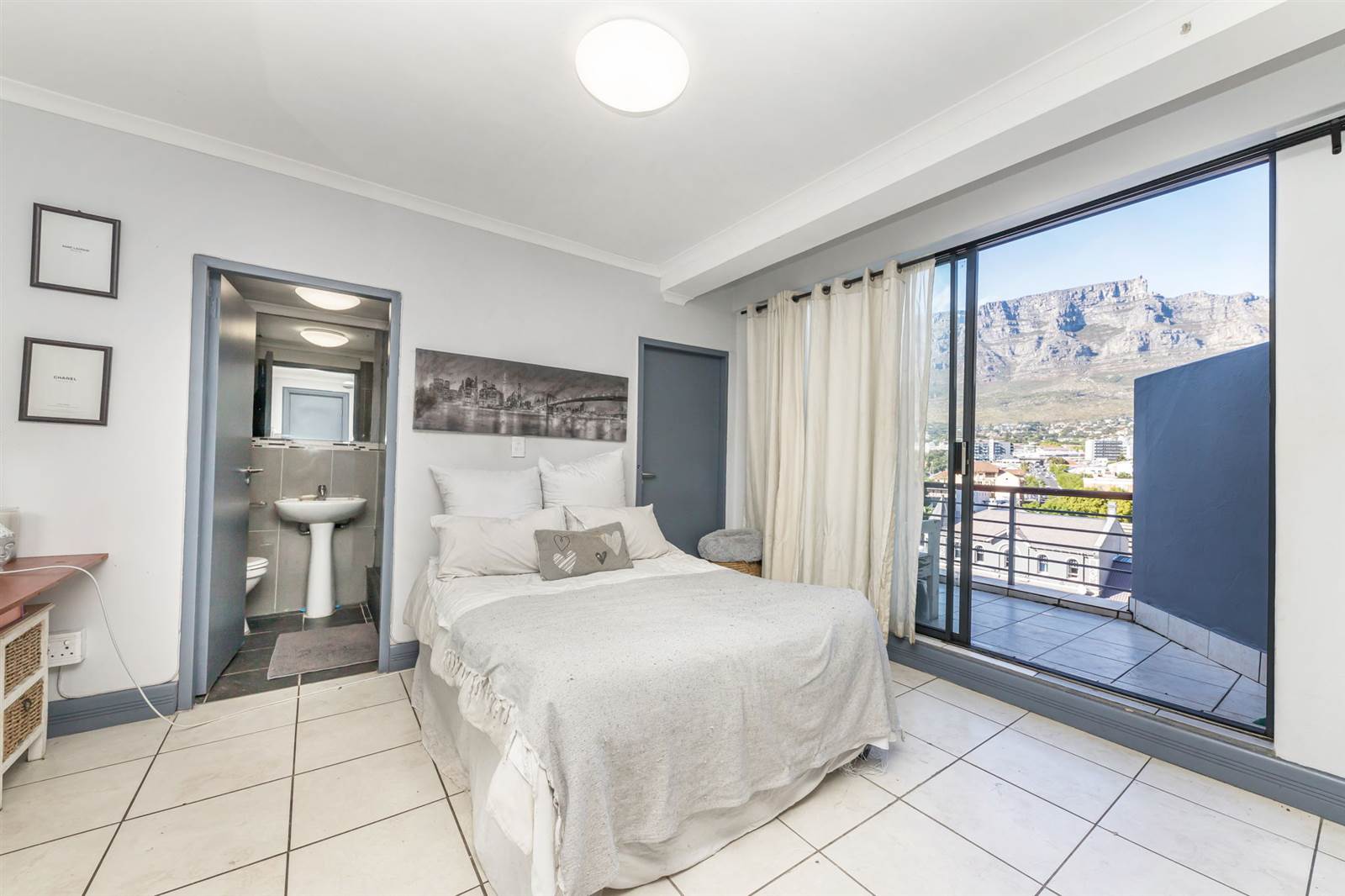 Studio Apartment in Cape Town City Centre photo number 11