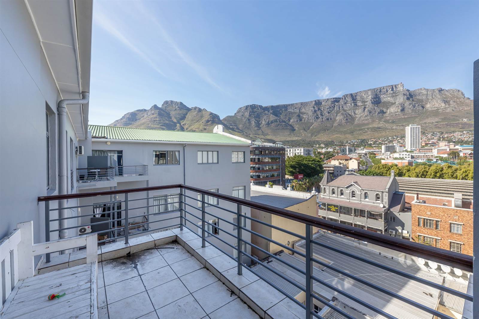 Studio Apartment in Cape Town City Centre photo number 8