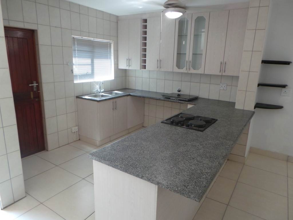 2 Bed Townhouse in Hoedspruit photo number 17
