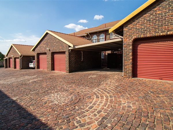 2.5 Bedroom Townhouse 2.5 Bedroom Townhouse