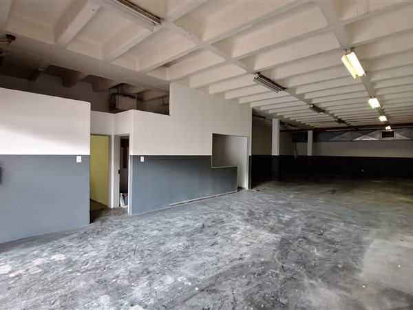 210  m² Industrial space