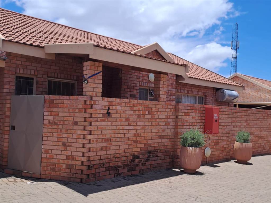 2 Bed House in Boshof photo number 1