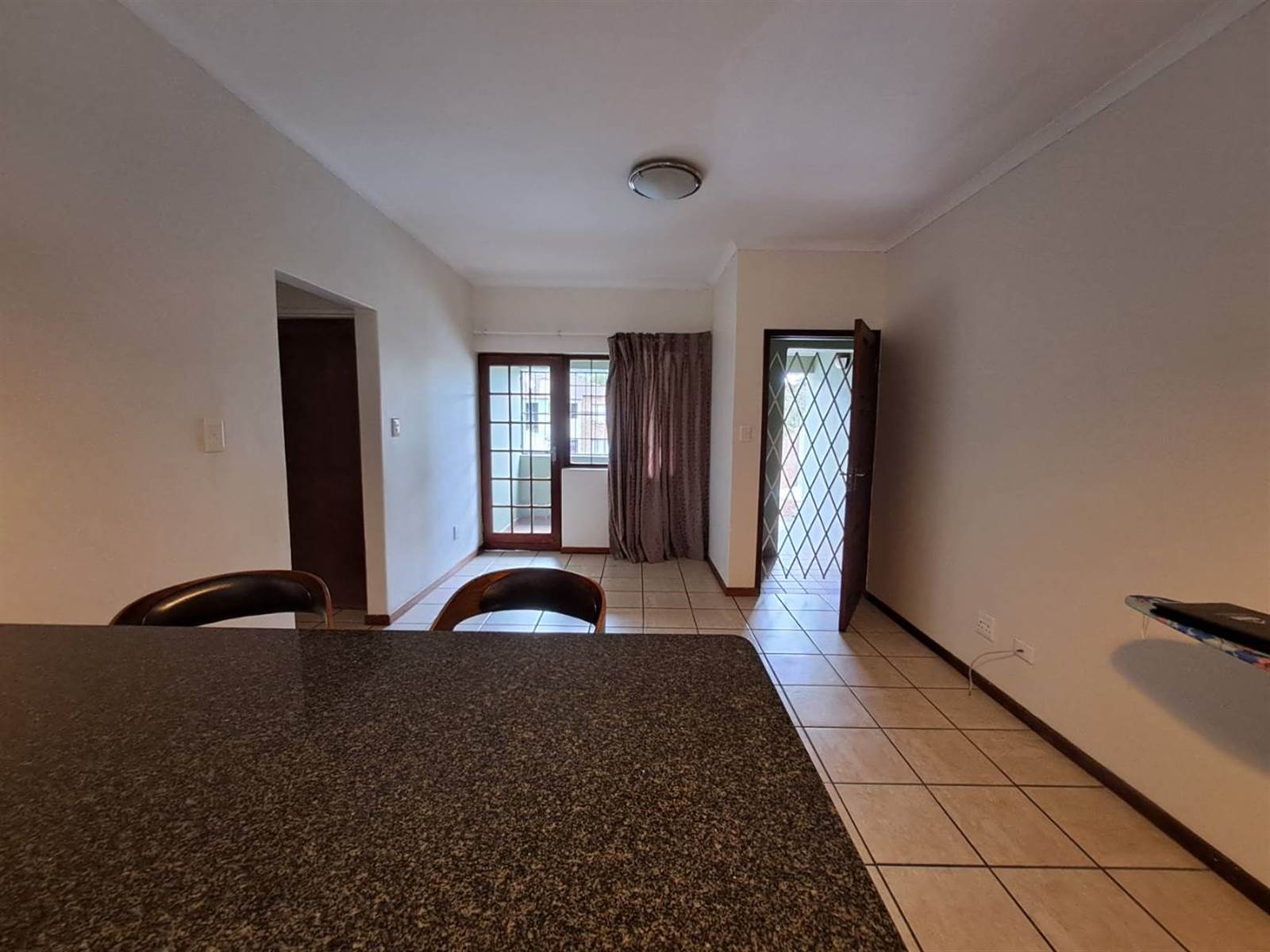2 Bed Apartment in Sonheuwel photo number 12