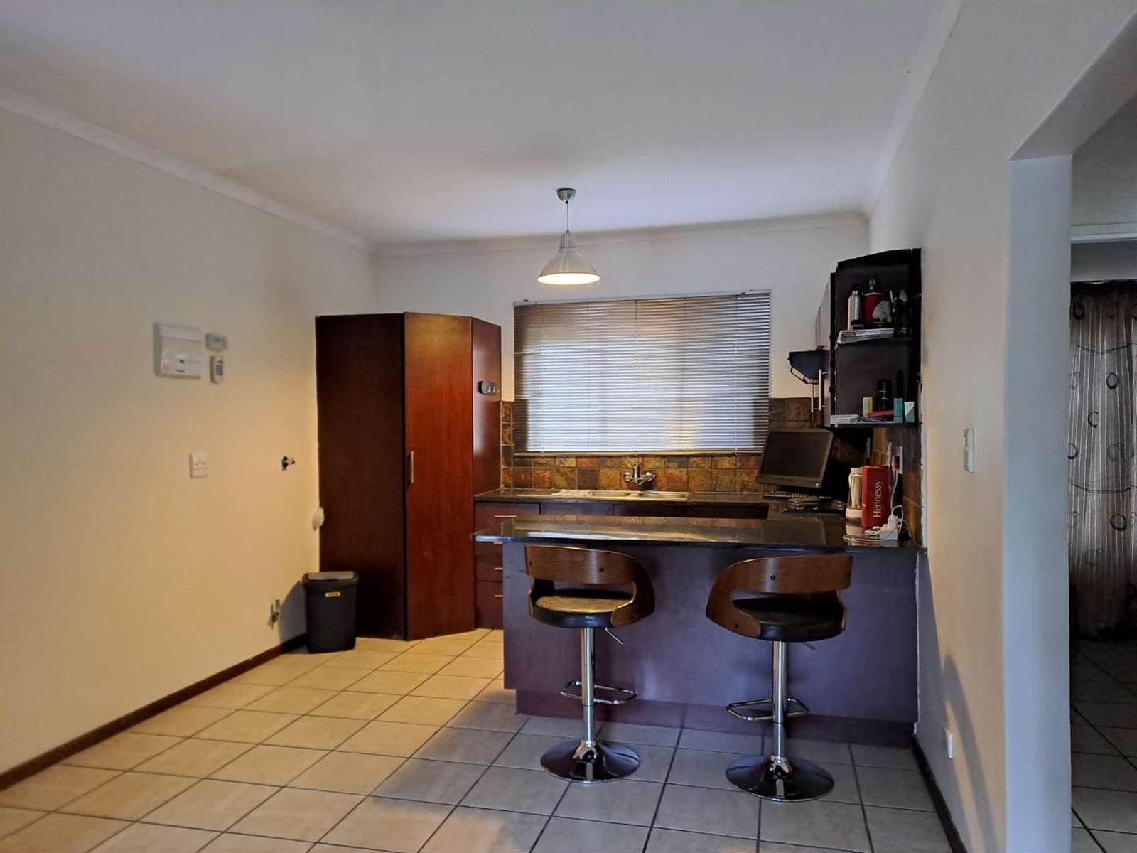 2 Bed Apartment in Sonheuwel photo number 5