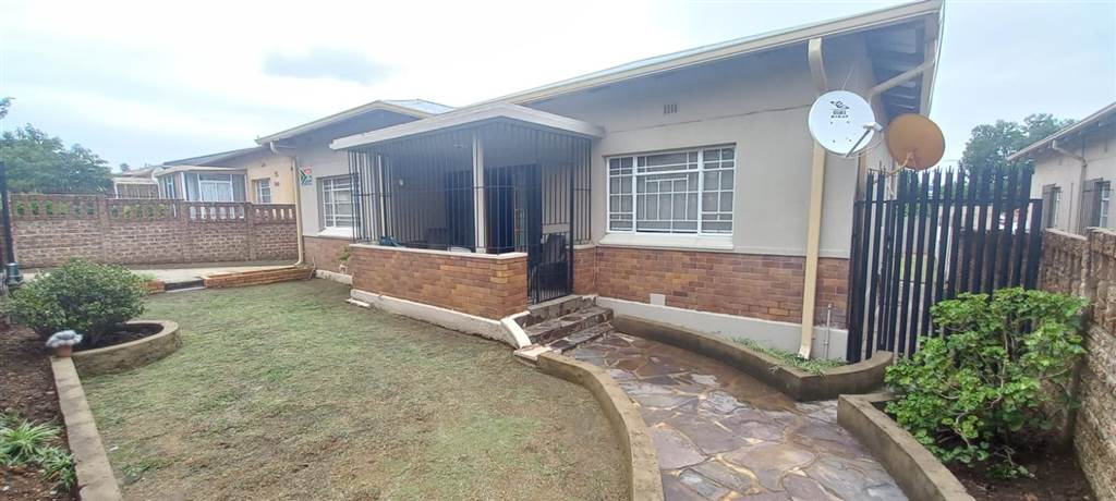 4 Bed House in Rosettenville photo number 6