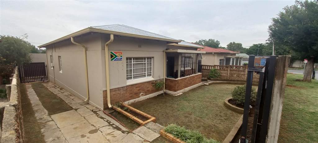 4 Bed House in Rosettenville photo number 5