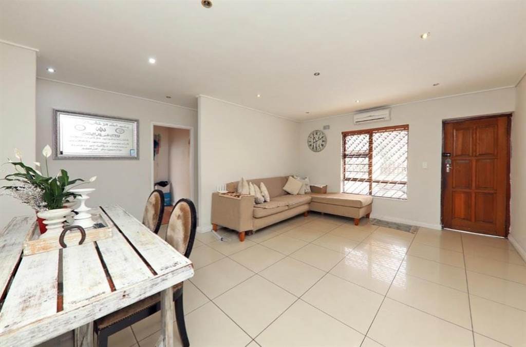 3 Bed House in Penlyn Estate photo number 4