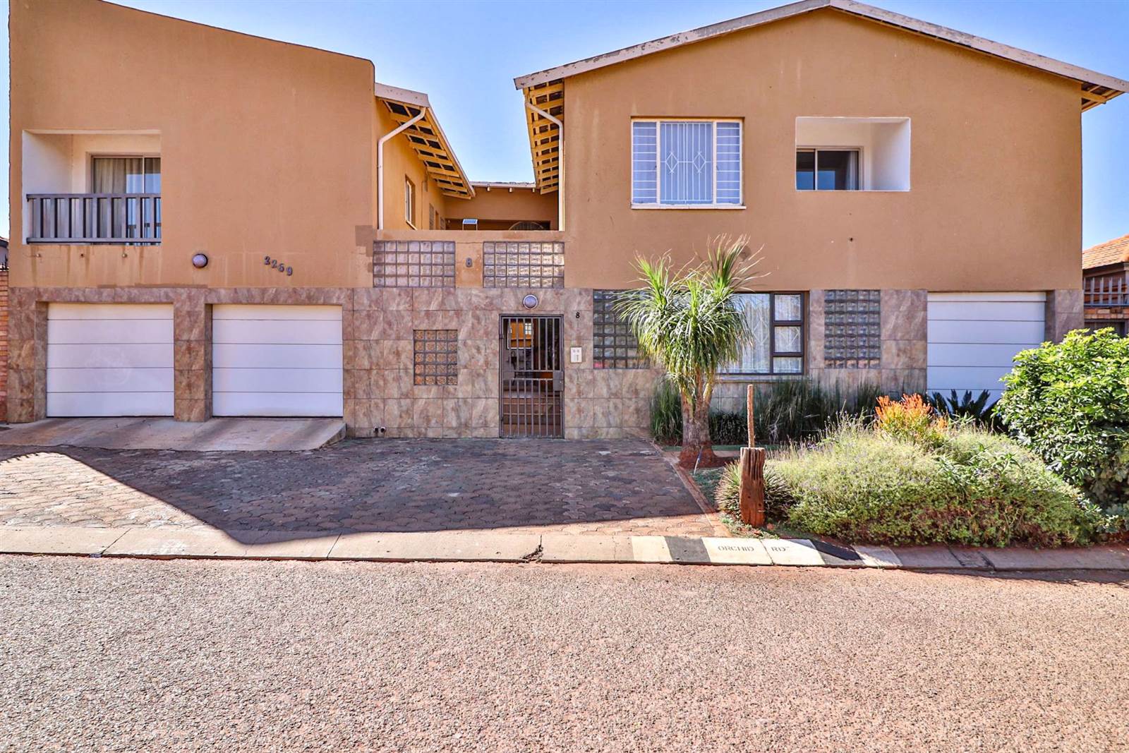 3 Bed House in Lenasia South photo number 2