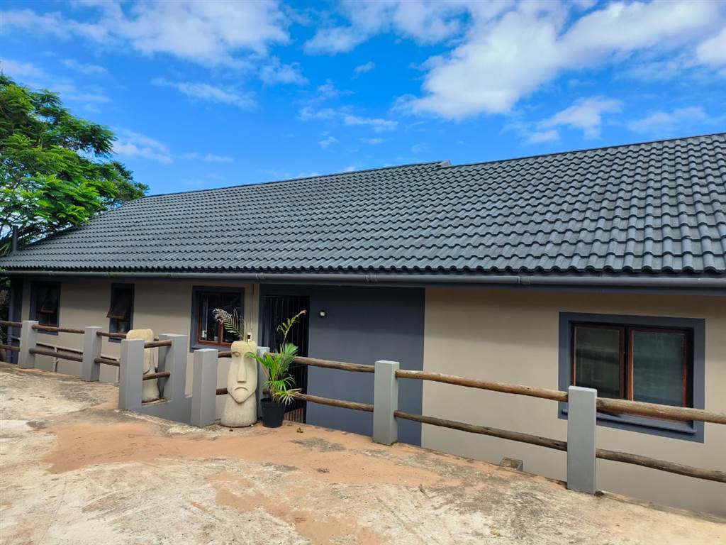 4 Bed House in Umtentweni photo number 30