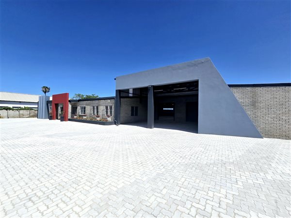 983  m² Industrial space