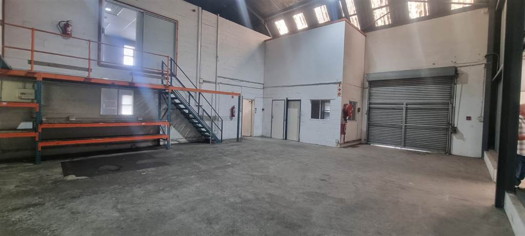 451  m² Industrial space in Airport Industria photo number 4