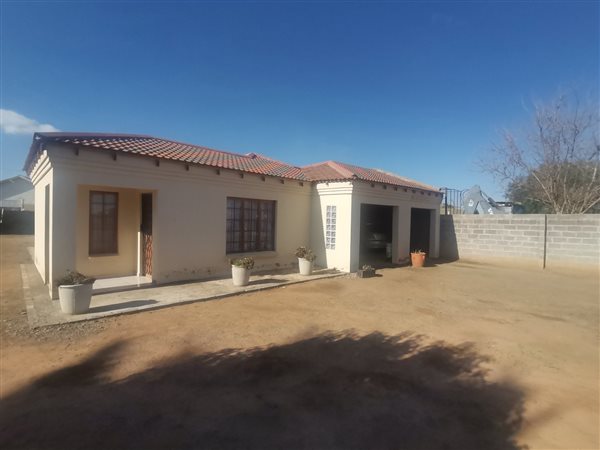 3 Bed House in Lourierpark
