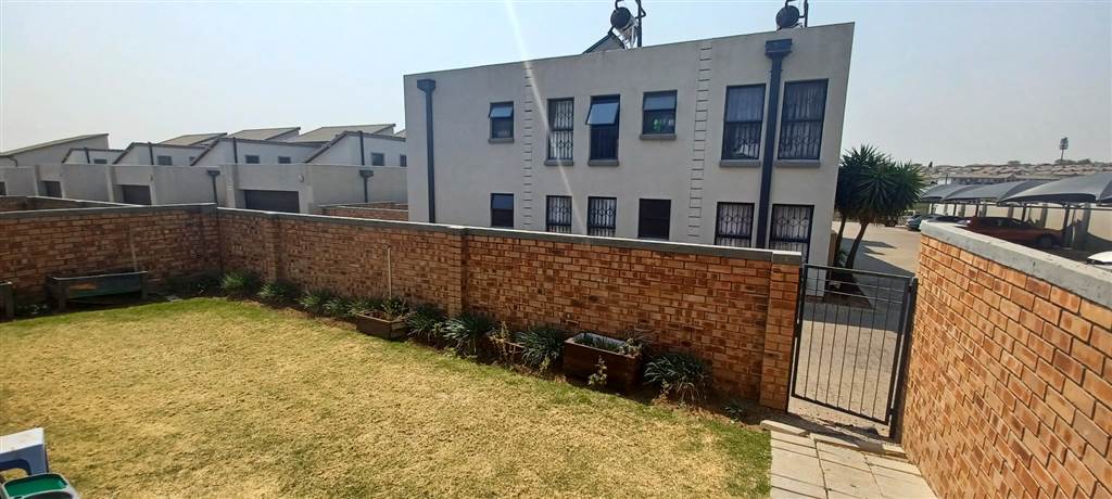 3 Bed Townhouse in Summerset photo number 14