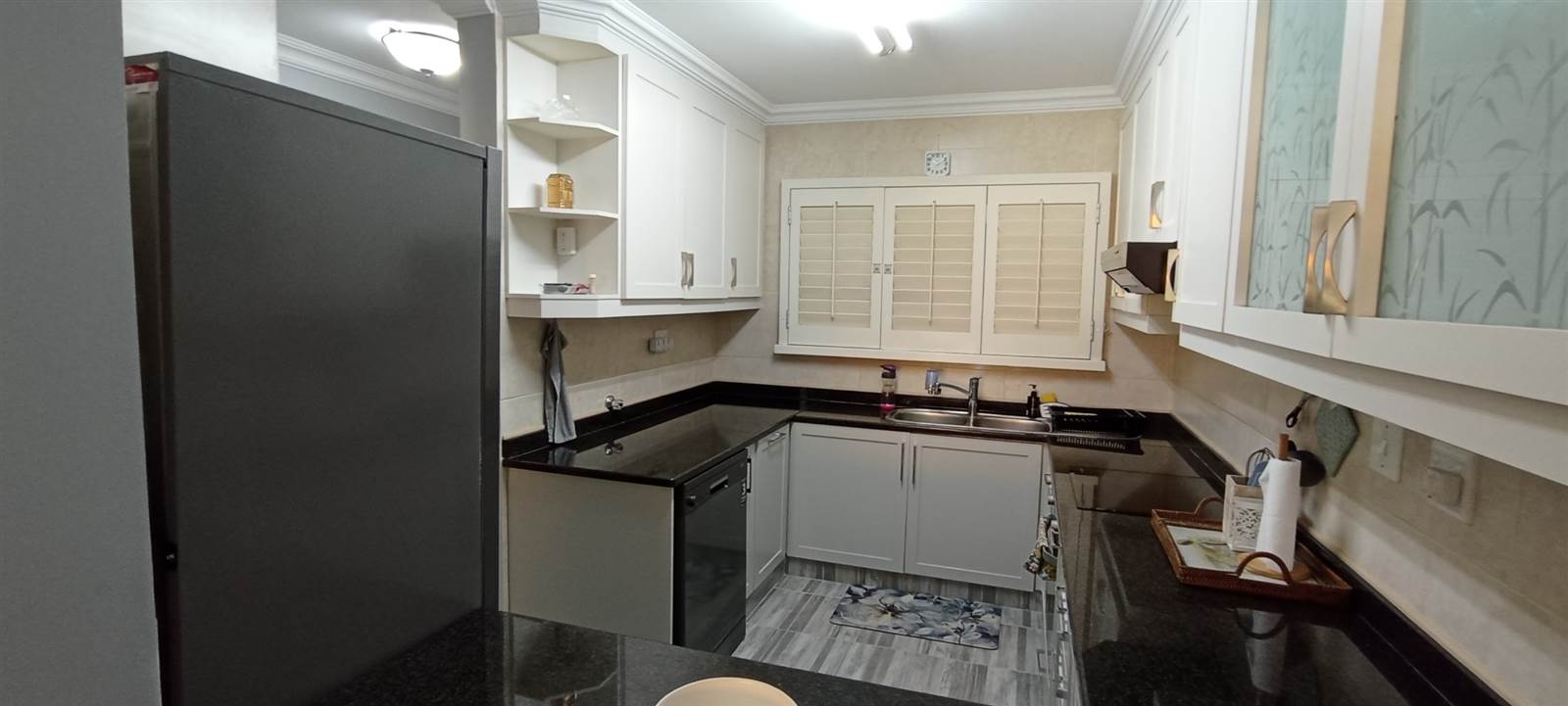 3 Bed Apartment in Umhlanga Rocks photo number 8