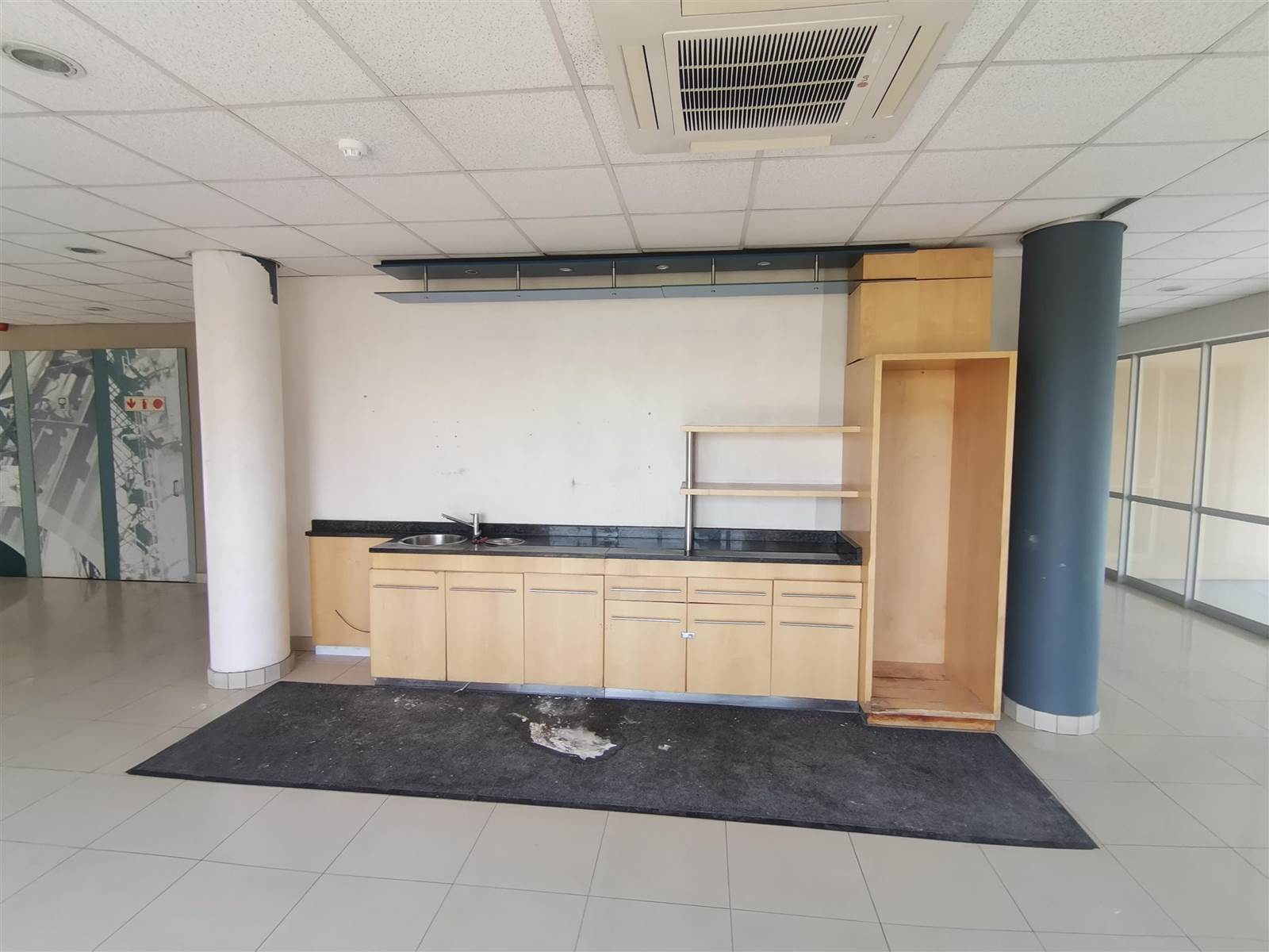 261  m² Commercial space in Bedfordview photo number 4