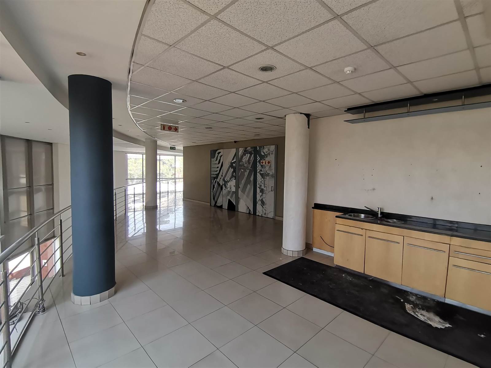 261  m² Commercial space in Bedfordview photo number 3