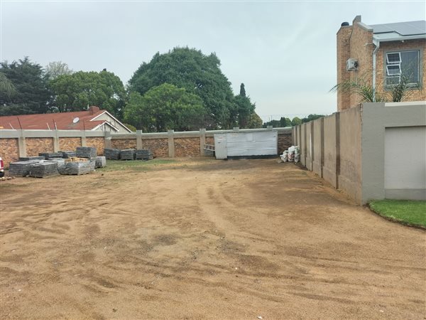 524 m² Land