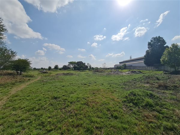 9.8 ha Land available in Wadeville