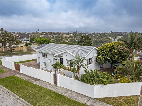 4 Bedroom House 4 Bedroom House