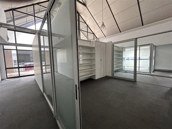 429  m² Office Space in Irene