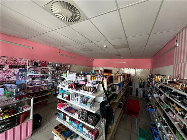 53 m² Retail Space 53 m² Retail Space