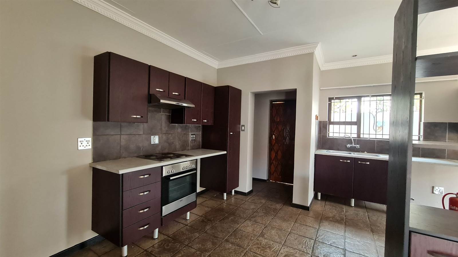 2 Bed Townhouse in Polokwane Central photo number 7