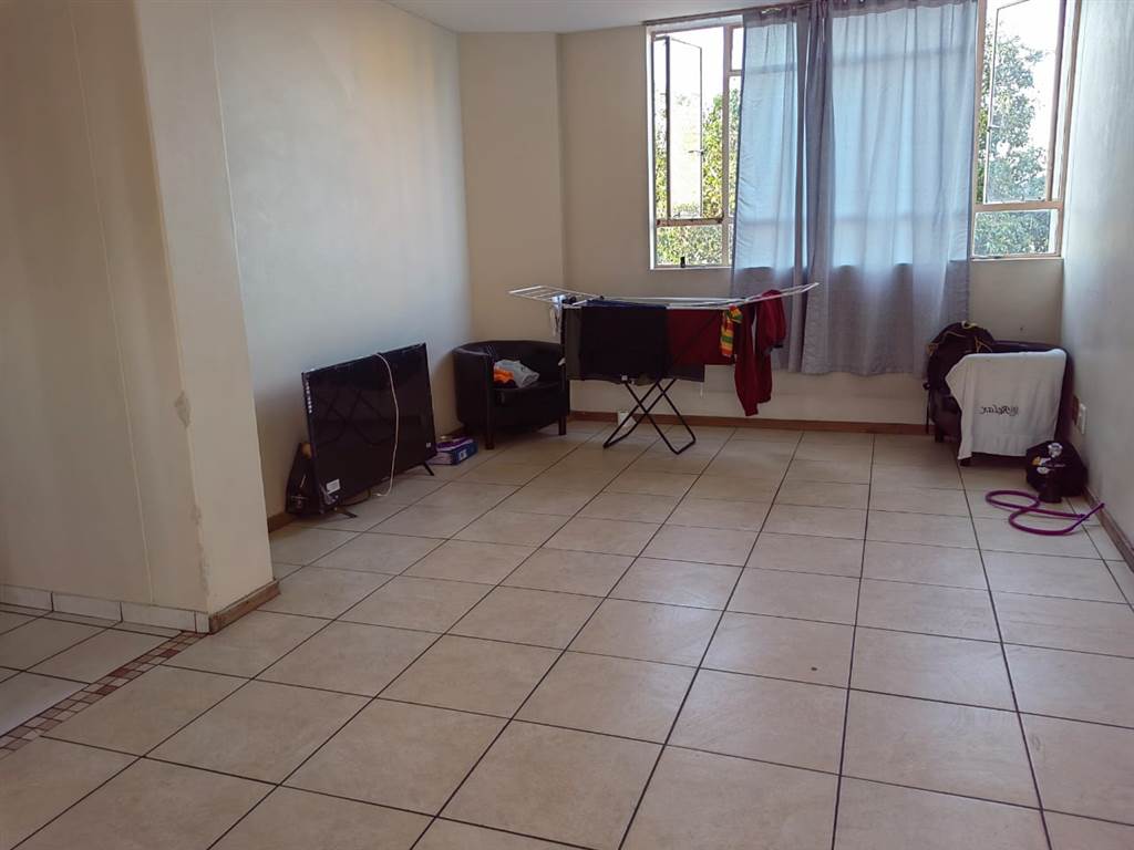 2 Bed Apartment in Pretoria North photo number 5