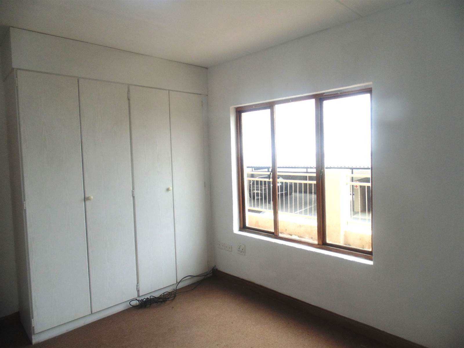 2 Bed Apartment in Constantia Kloof photo number 12