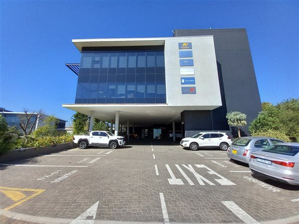 369  m² Commercial space