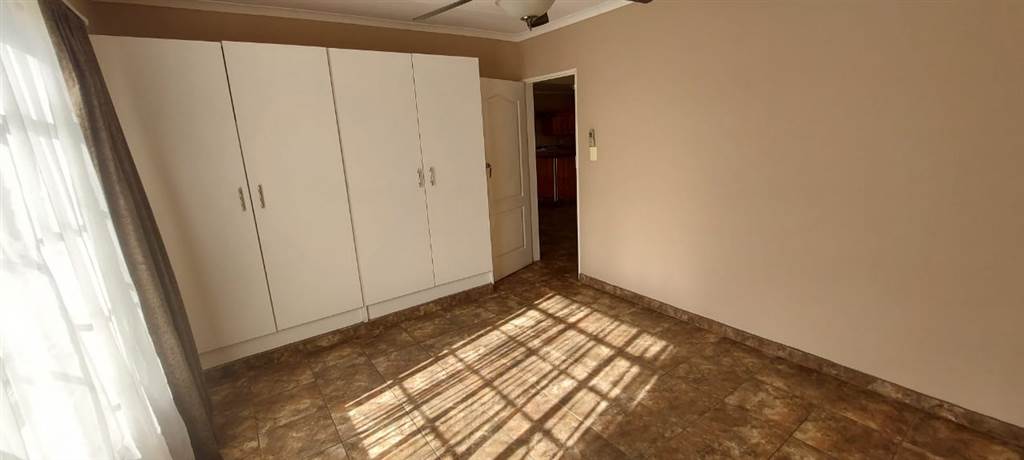 4 Bed House in Eloff photo number 11
