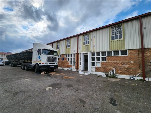 335 m² Industrial space 335 m² Industrial space