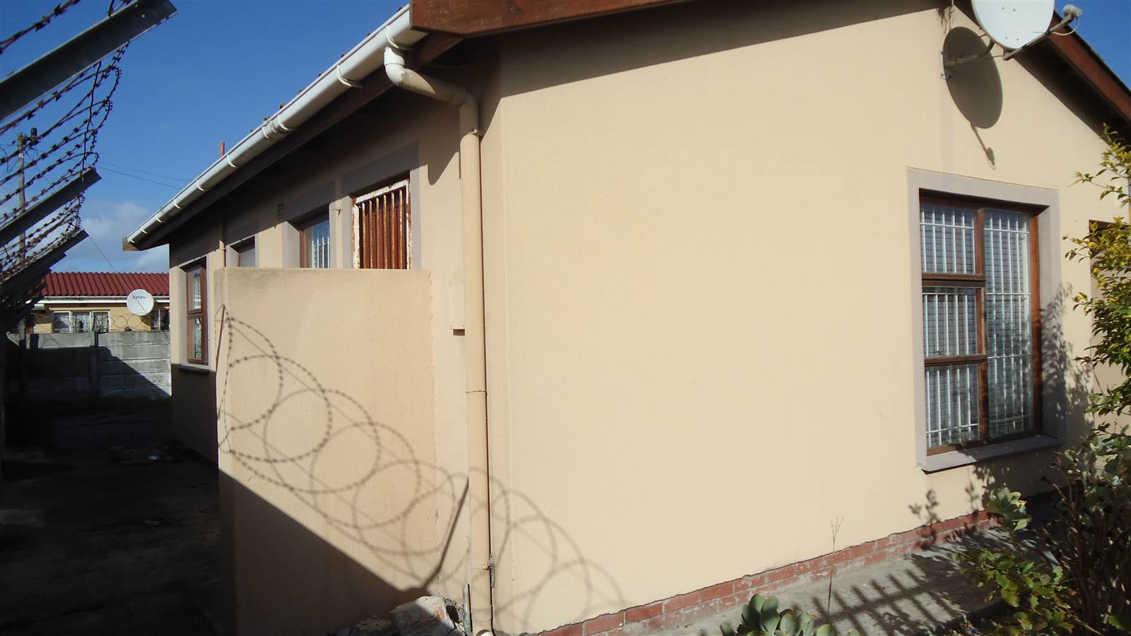 2 Bed House in New Macassar Village photo number 4
