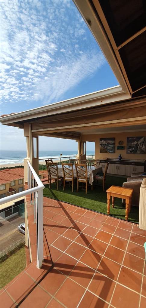 4 Bed Apartment in Illovo Beach photo number 15
