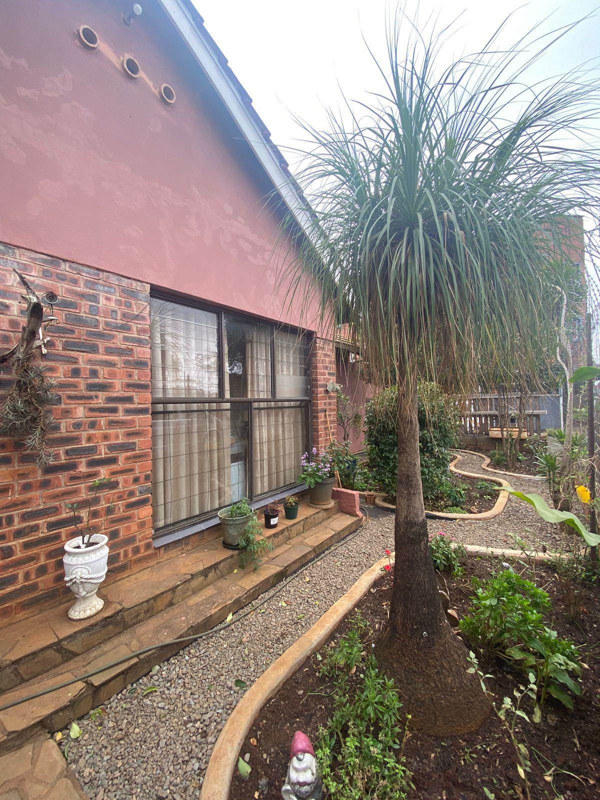 3 Bed House in Pietermaritzburg Central photo number 3
