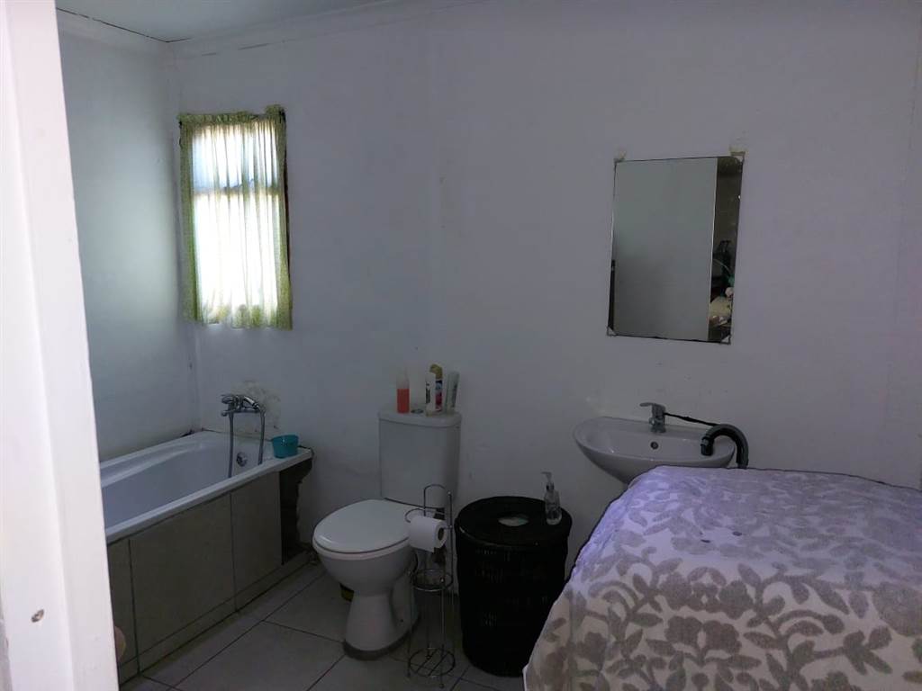 3 Bed House in Mitchells Plain photo number 18