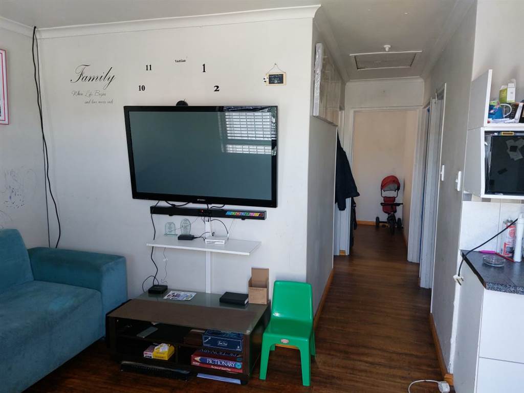 3 Bed House in Mitchells Plain photo number 3