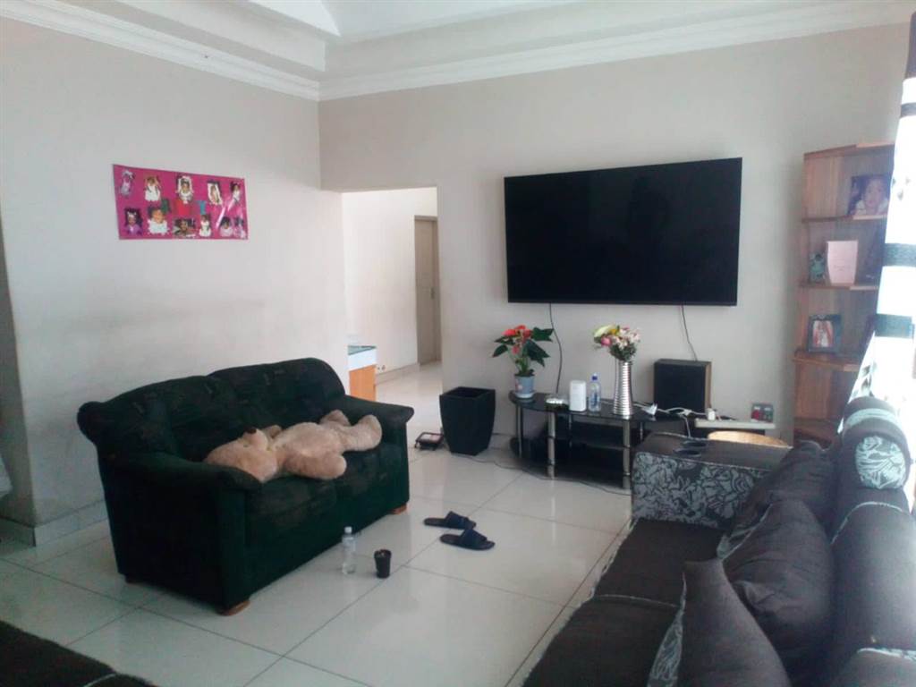 2 Bed House in Benoni South photo number 8