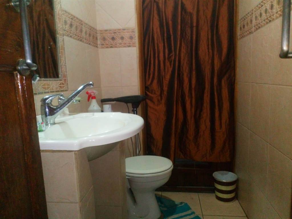 2 Bed House in Benoni South photo number 12