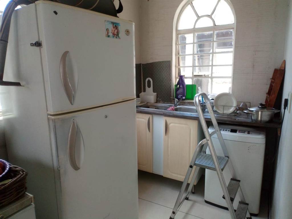 2 Bed House in Benoni South photo number 5