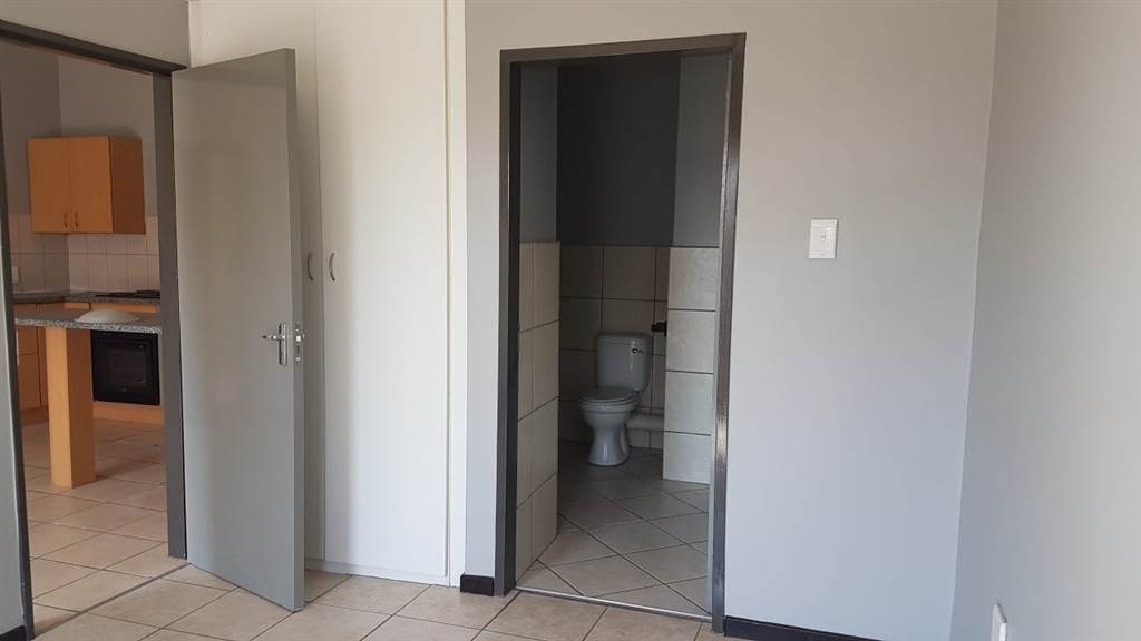 1 Bed Apartment in Brakpan North photo number 4