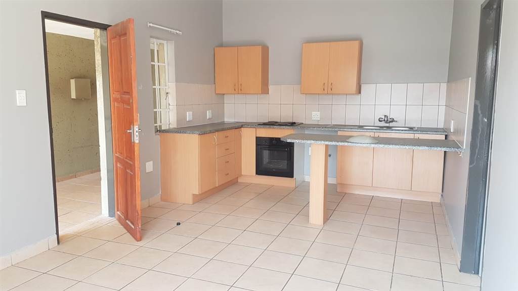 1 Bed Apartment in Brakpan North photo number 2