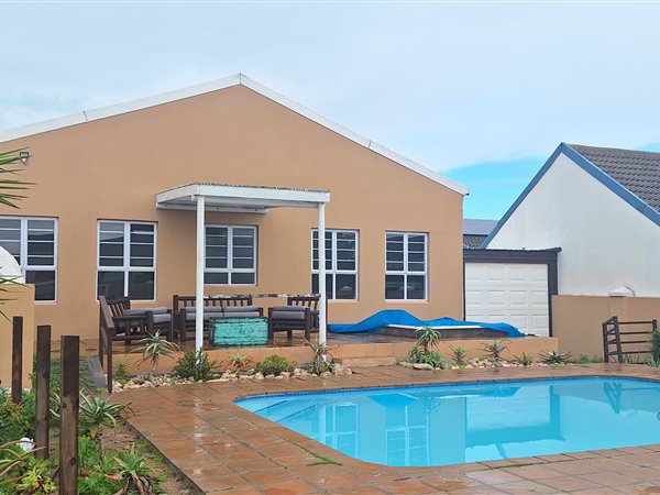 4 Bedroom House 4 Bedroom House