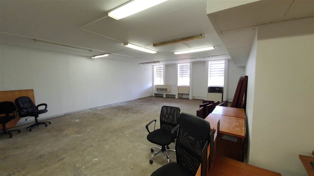 110  m² Commercial space in Lynnwood photo number 10